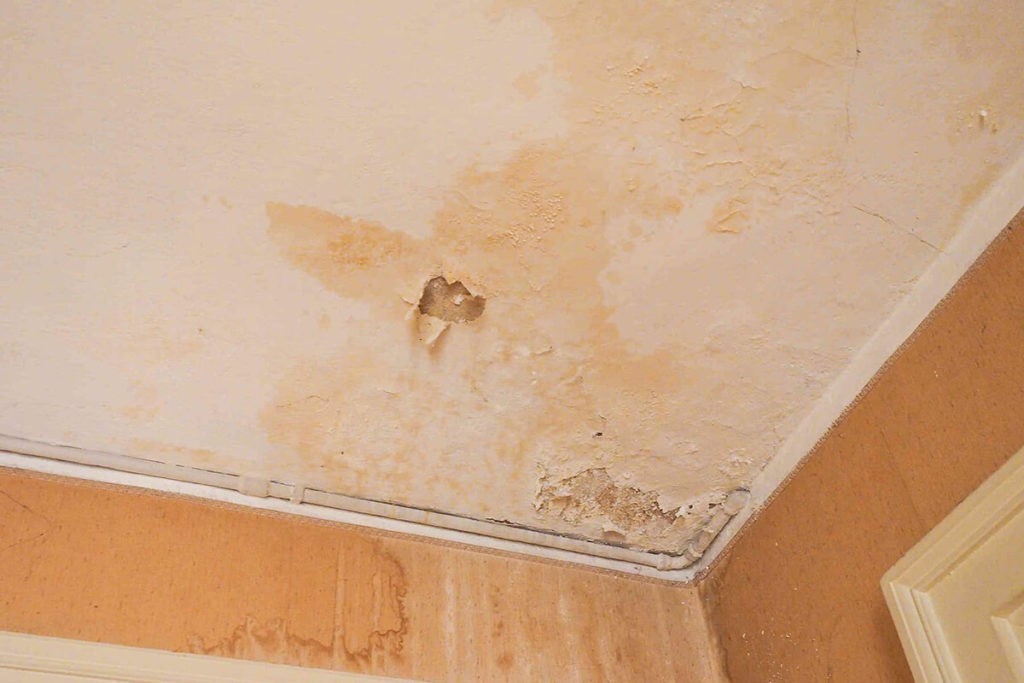 Water Damage Ceiling new-West Palm Beach Mold Remediation & Water Damage Restoration Services-We offer home restoration services, water damage restoration, mold removal & remediation, water removal, fire and smoke damage services, fire damage restoration, mold remediation inspection, and more.